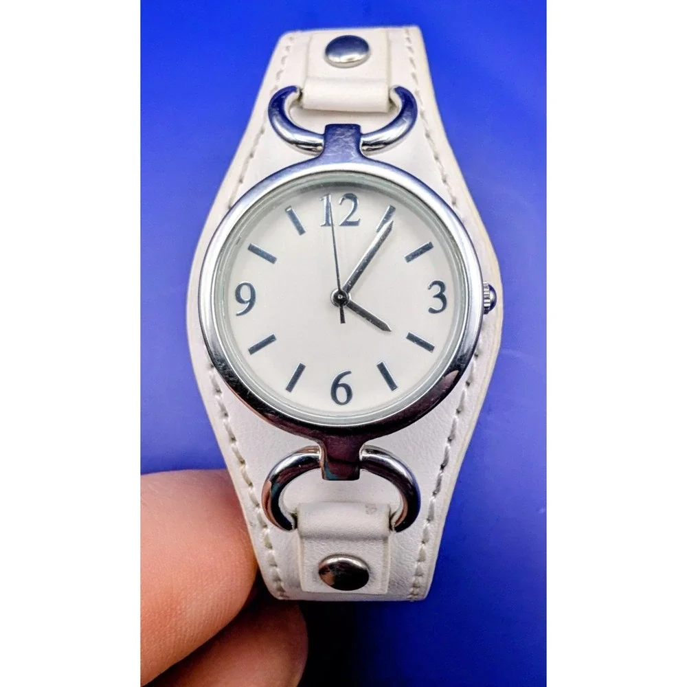Beautiful Analog‎ Watch Silver Tone White Buckle Soft Leather Band, New Battery